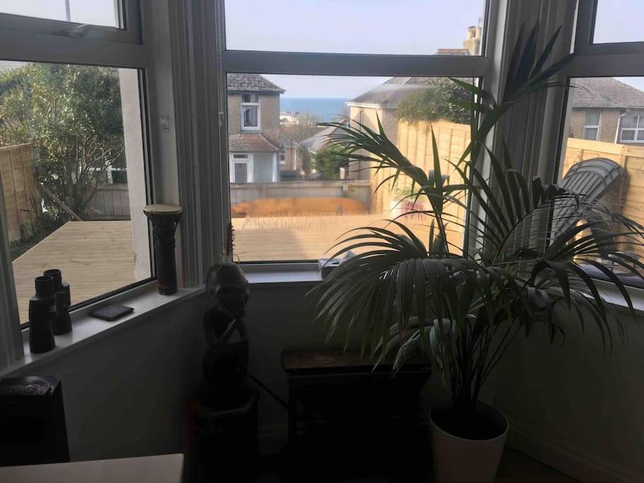 Sea Views With Large Deck One Bedroom Very Close To Beach And Town New Quay Esterno foto