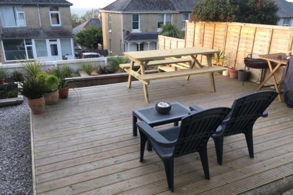 Sea Views With Large Deck One Bedroom Very Close To Beach And Town New Quay Esterno foto